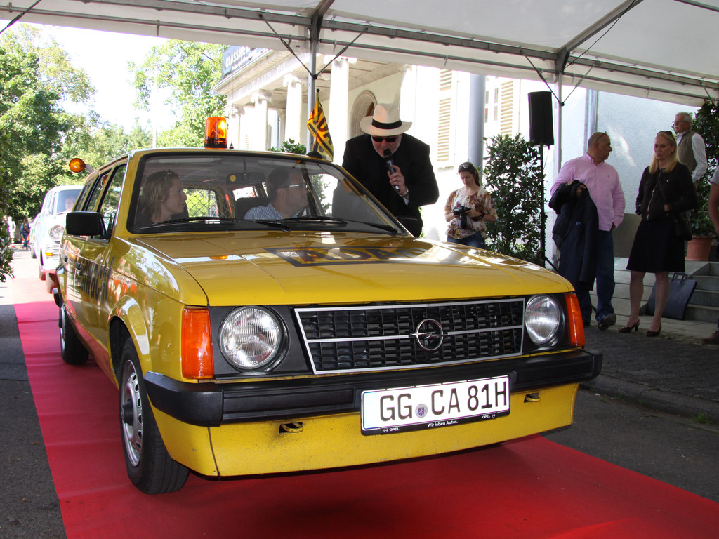 Klassikertreffen an den Opelvillen in Rüsselsheim