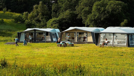 Wer die richtigen Orte für einen gepflegten Camping-Urlaub kennt, kann sich auf schöne Tage im Sommer freuen. Aber gerade diese Urlaubsform bedarf einer genauen Planung