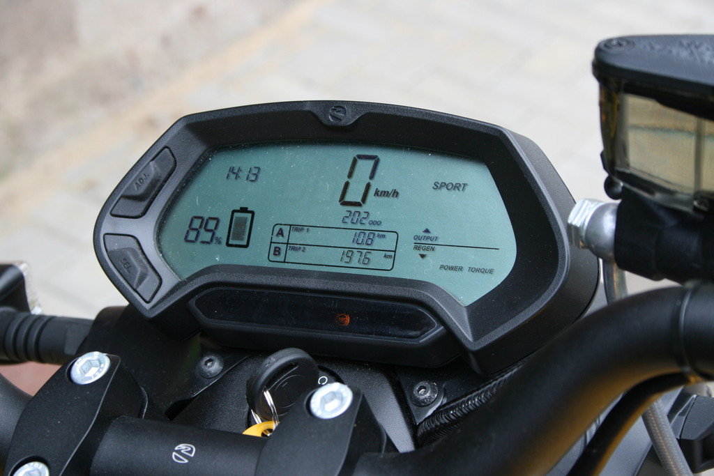 Zero S ZF 13.0 mit 11 kW: das Cockpit