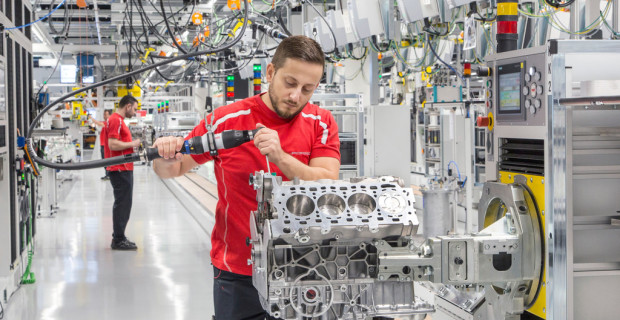 Porsche-Motorenwerk für Acht-Zylinder-Aggregate