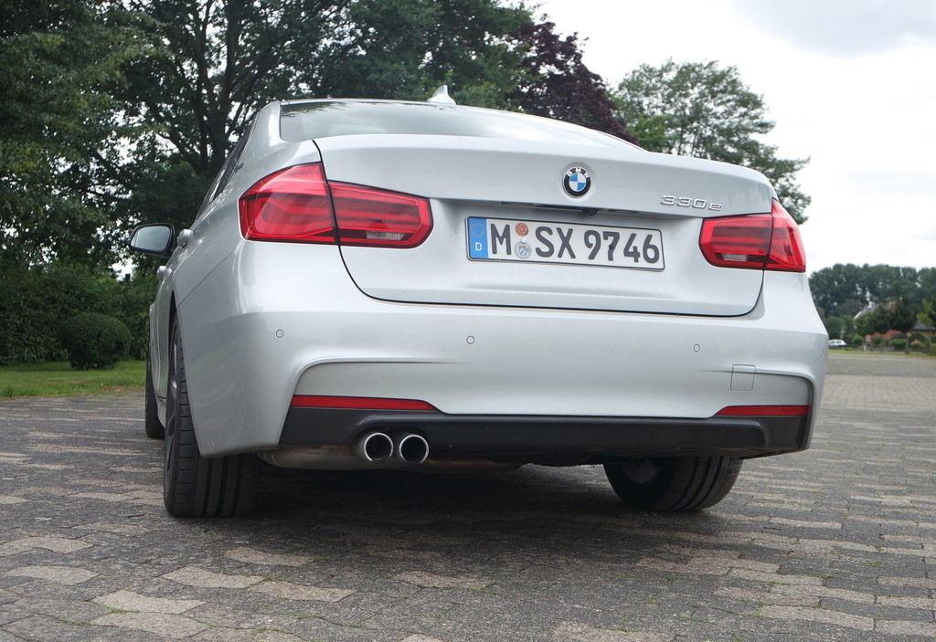 BMW 330e