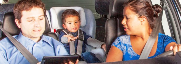 Assistenzsysteme sollen künftig erkennen, womit sich die Insassen im Auto beschäftigen. Hilfreich wäre dies beim automatisierten Fahren