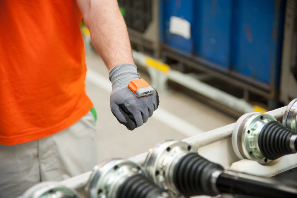 Smart-Handschuh Pro-Glove in der Logistik bei Skoda.