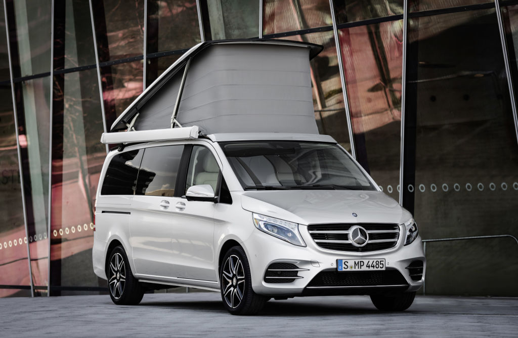 Marco Polo AMG Line, Exterieur, Frontschürze mit markanten Lufteinlässen, Rautengitter und Chromzierelemente, brillantsilber metallic ; Marco Polo AMG Line, exterior, front apron with its prominent air inlets, diamond-pattern mesh and chrome trim, brilliant silver metallic;
