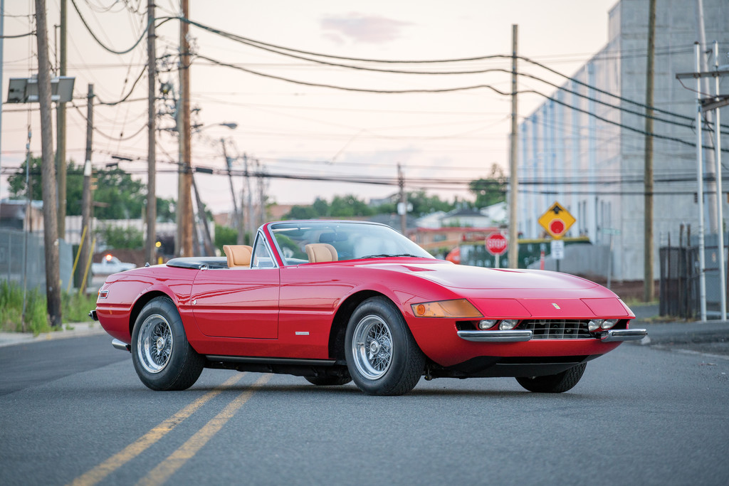 Ferrari 365 GTS/4 Daytona Spider (1973).