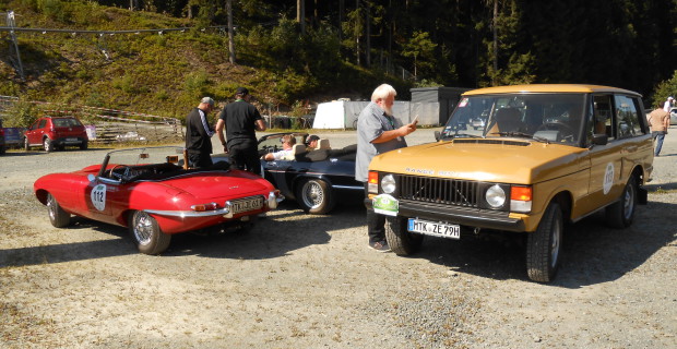Briten-Trio: Der Range Rover neben einem E-Type Roadster und einem Zwölfzylinder XJ-S.