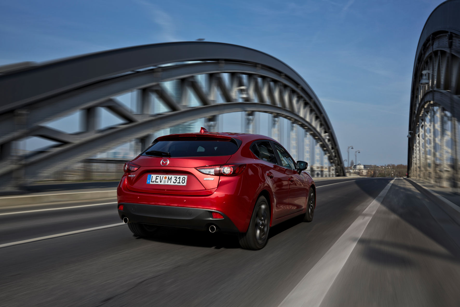 Im Test begnügt sich der 120-PS-Mazda3 mit knapp sieben Liter Superbenzin.
