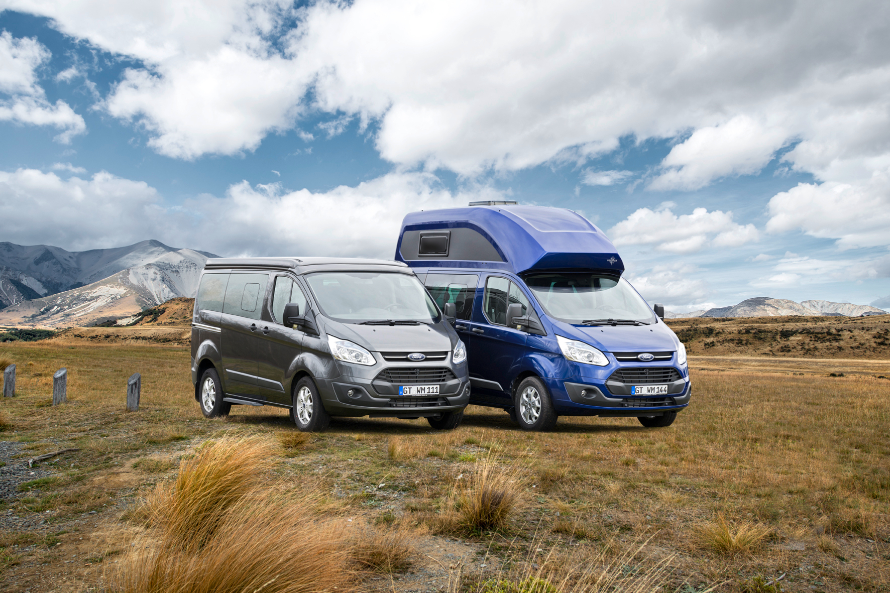 Pflaumen-Duo: Der Nugget mit Hubdach passt noch in die Autowaschanlage, das Hochdach sorgt dafür grundsätzlich für Stehhöhe.