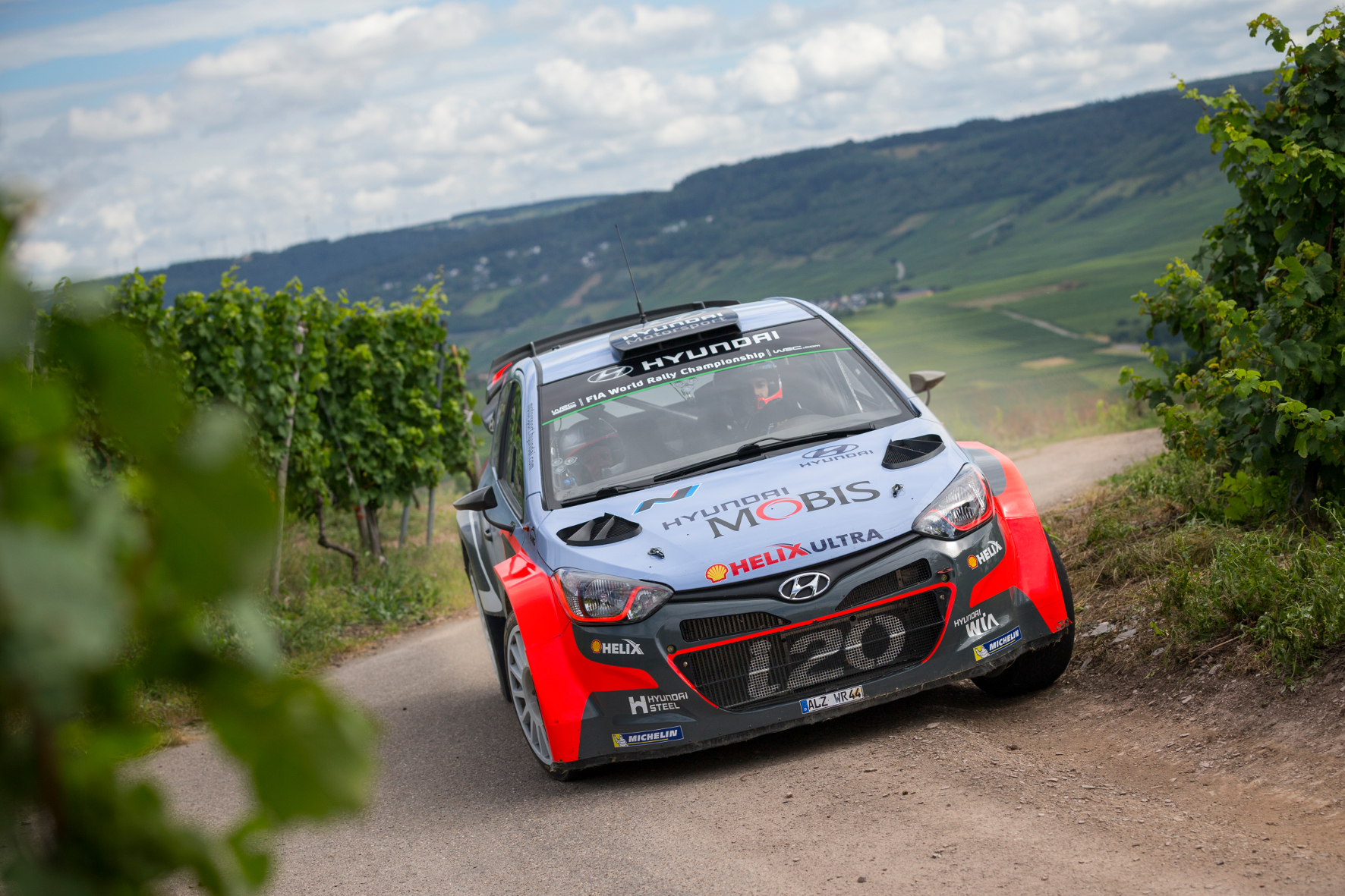 Wie faszinierend Rallye-Sport sein kann, lässt sich am besten von innen erleben – wenn ein Profi wie Dani Sordo die Hände am Lenkrad und der Handbremse hat.