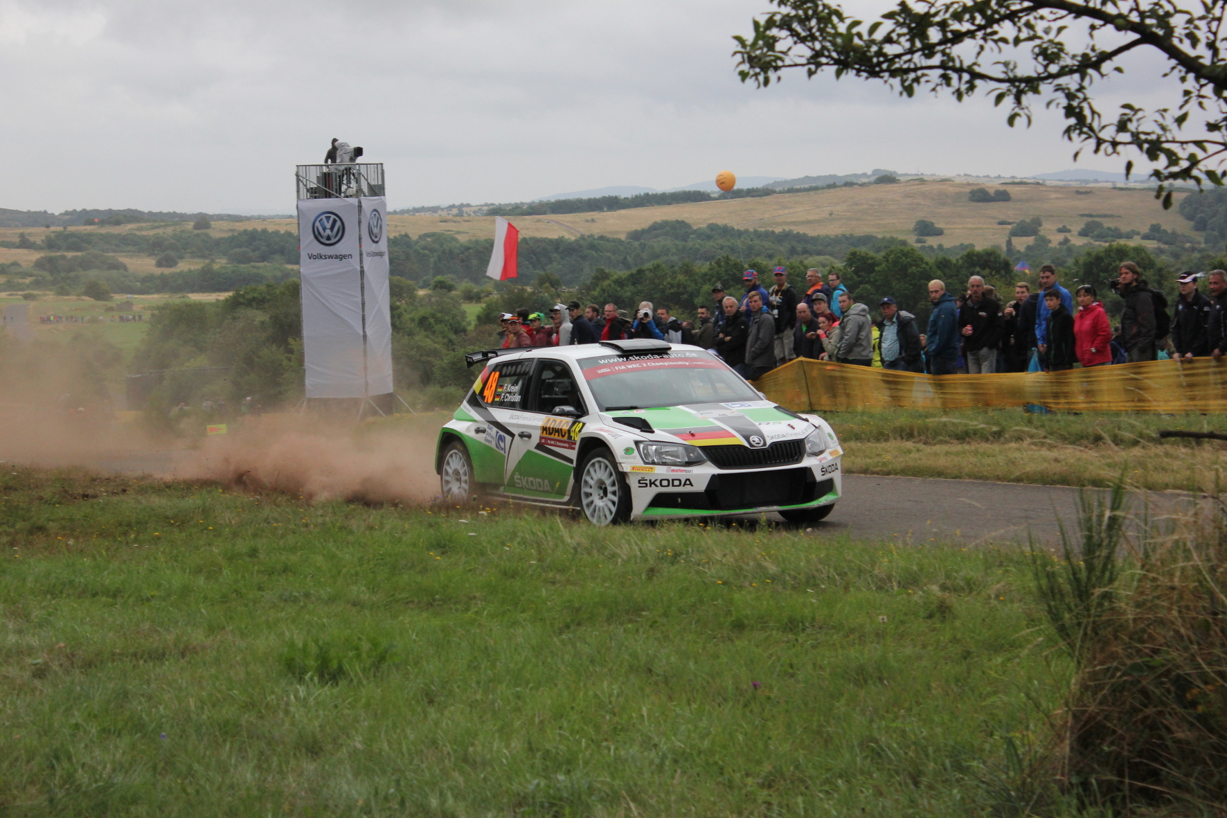 Rallye-Action an der Mosel: Bei der Deutschland Rallye tritt Skoda mit gleich 16 Fahrzeugen in der WRC2-Klasse an. Als Gaststarter nimmt die deutsche Nachwuchshoffnung Fabian Kreim (Foto) teil.