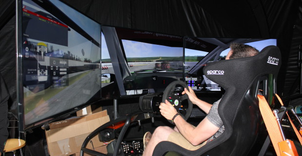 Videospiel deluxe: Skoda baut bei der Deutschland-Rallye drei Profi-Rennsimulator auf, die Zuschauer austesten dürfen. Auf den 60.000 Euro teuren Maschinen trainieren auch viele Rennprofis.