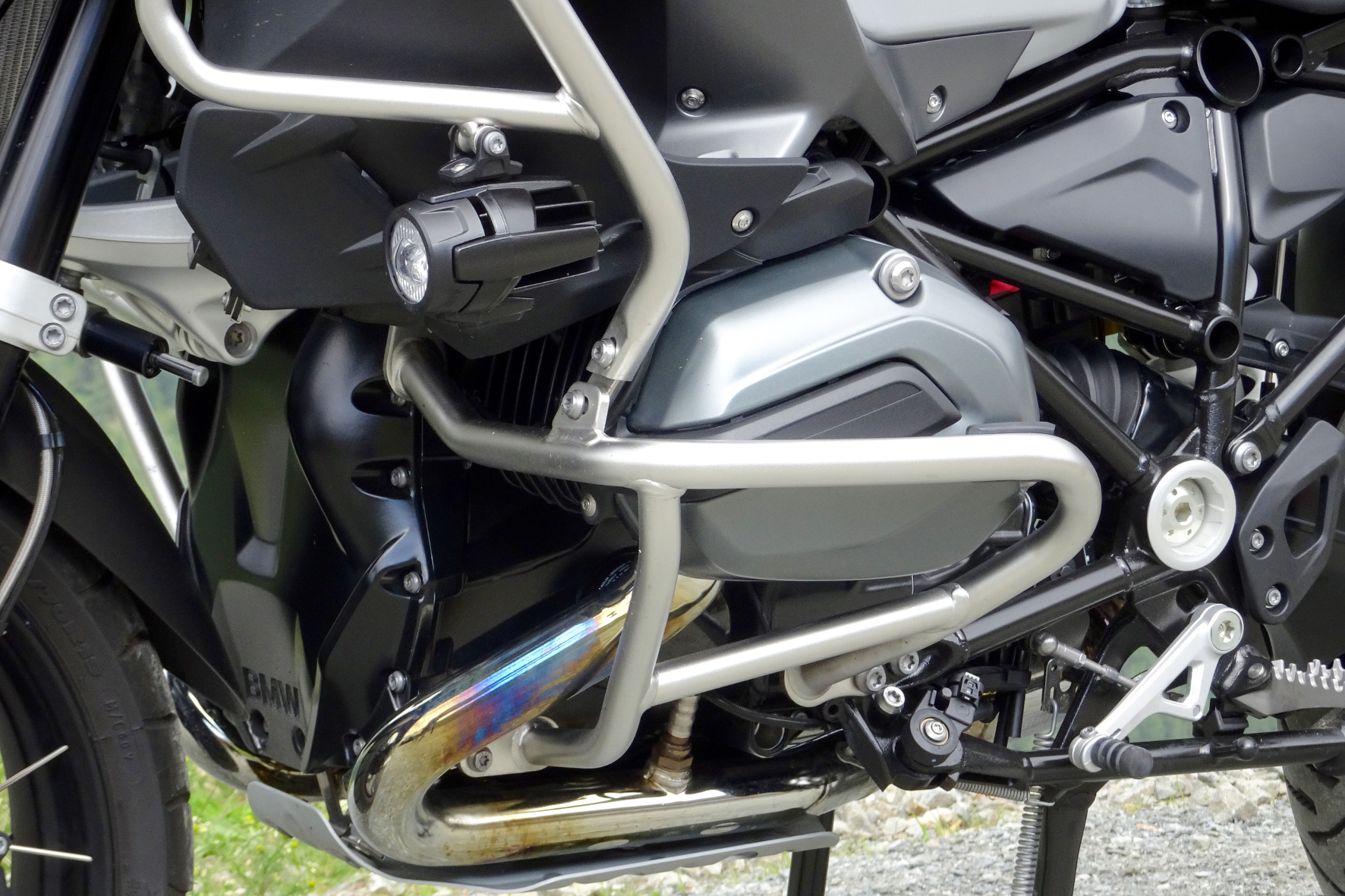 Motorschutzbügel sollen bei Stürzen den luft-wasser-gekühlten 1,2-Liter-Boxermotor vor Schaden bewahren.