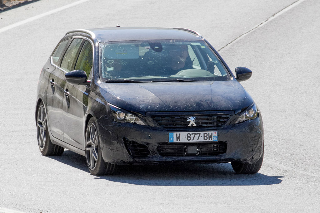 Der VW Golf-Rivale macht sich schick: Peugeot 308 SW Facelift für 2017