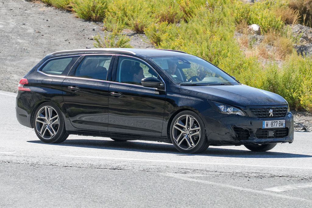 Der VW Golf-Rivale macht sich schick: Peugeot 308 SW Facelift für 2017