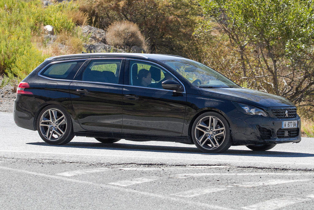Der VW Golf-Rivale macht sich schick: Peugeot 308 SW Facelift für 2017