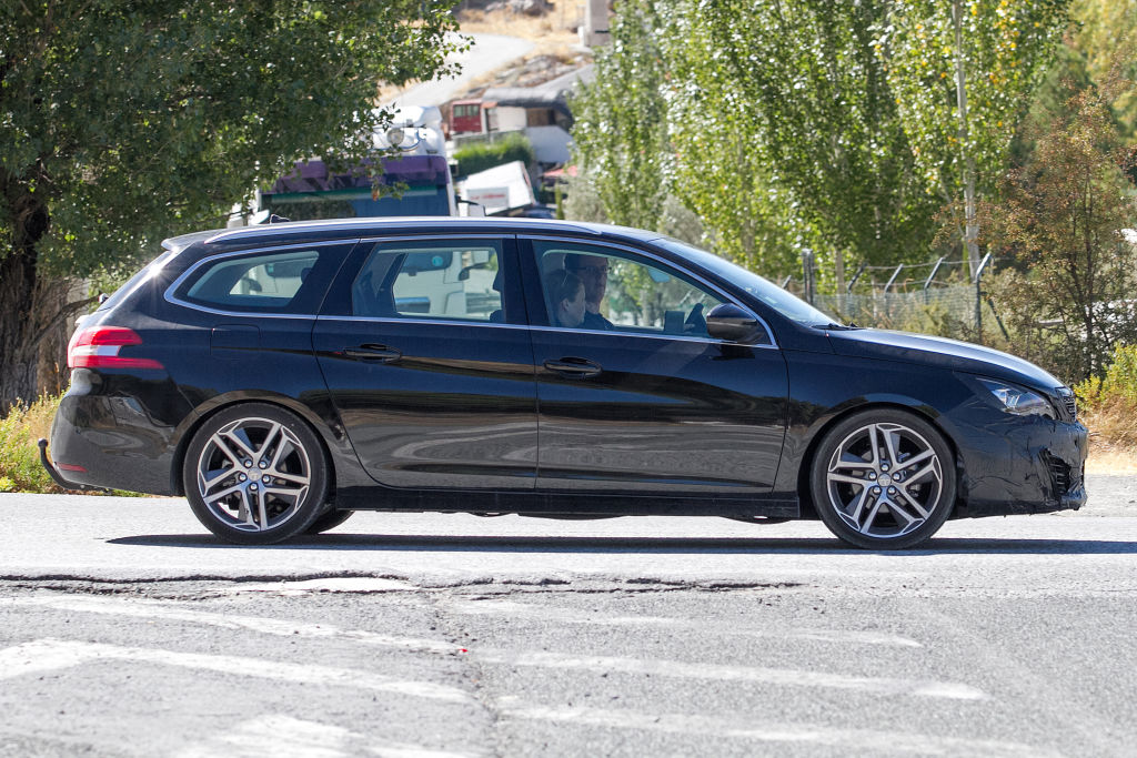Der VW Golf-Rivale macht sich schick: Peugeot 308 SW Facelift für 2017