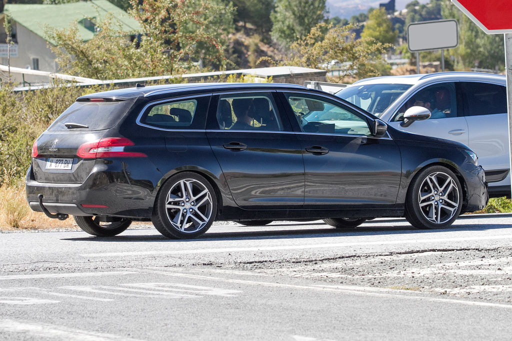 Der VW Golf-Rivale macht sich schick: Peugeot 308 SW Facelift für 2017