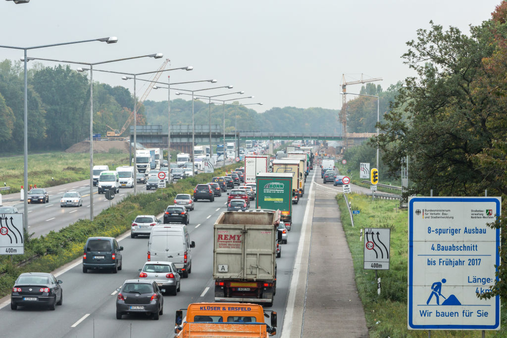 Stau auf Autobahn; A3; Autobahnkreuz Leverkusen; Leverkusen;