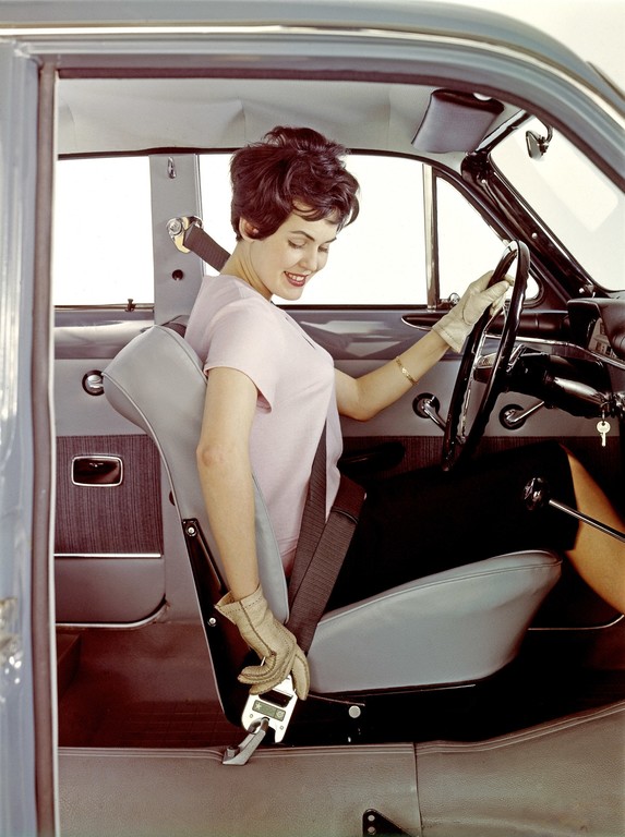 Volvo P 120 Amazon mit serienmäßigem Drei-Punkt-Gurt (1959)