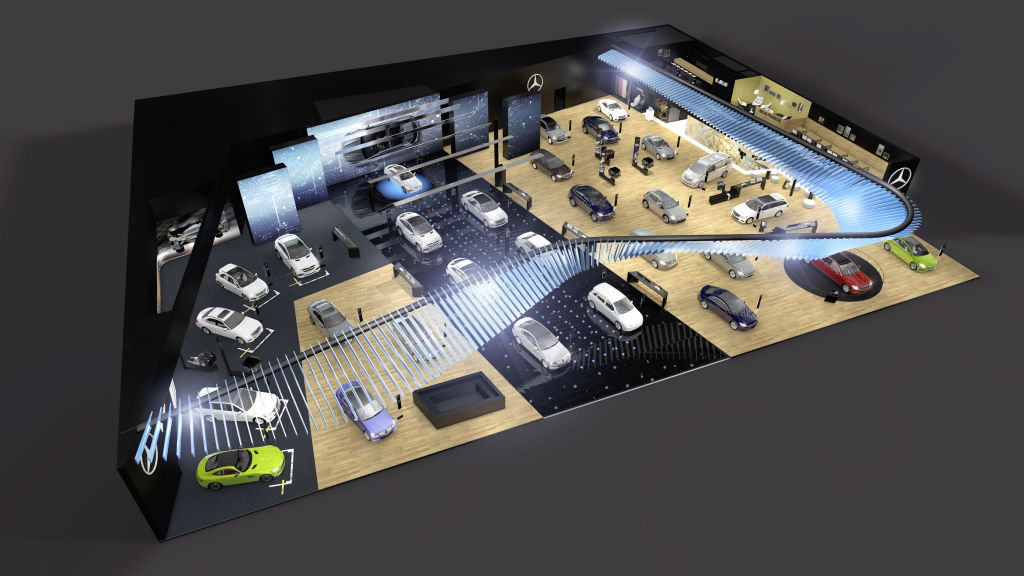 Stand von Mercedes-Benz Cars auf dem Pariser Automobilsalon 2016.