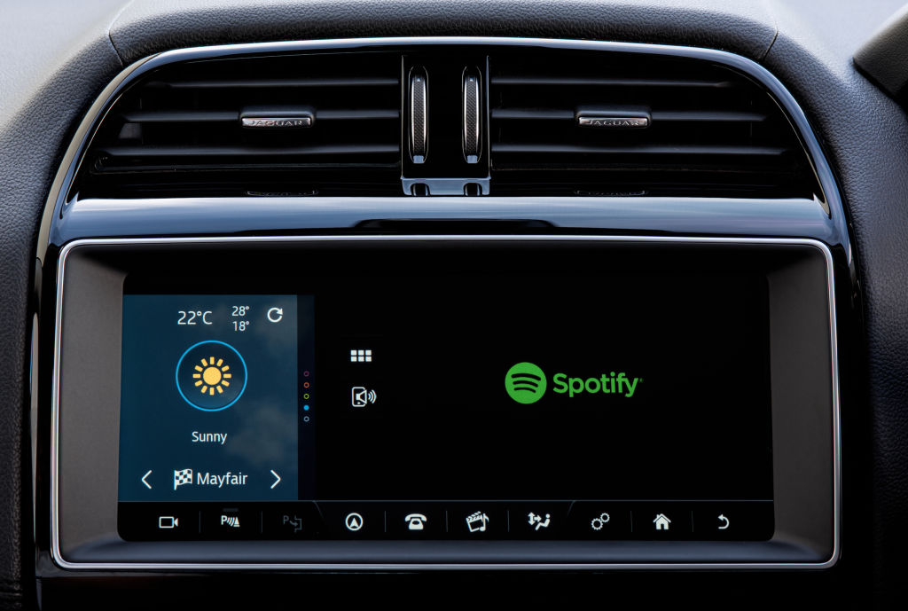 Land Rover holt Spotify ins Auto.