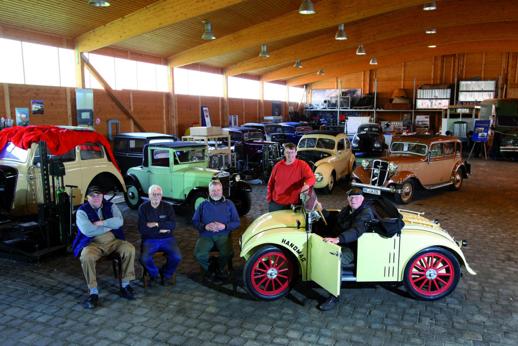 Gemeinsam arbeiten und genießen mit Oldtimern. Fotowettbewerb Platz 1:; Unsere gemeinsame Hanomag-Halle, Stephan Lindloff, Wildeshausen.