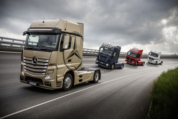 Rund 940 000 Nutzfahrzeuge sind mit einem Leasing-, Finanzierungs- oder Mietvertrag von Daimler Financial Services unterwegs.