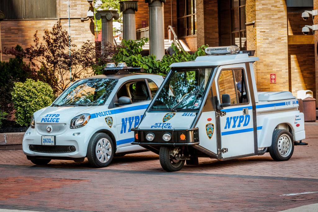 Smart hat die ersten 100 Smart Fortwo an die New Yorker Polizei ausgeliefert. Das New York City Police Department (NYPD) ersetzt damit die bisher in der Stadt eingesetzten dreirädrigen Motorräder.