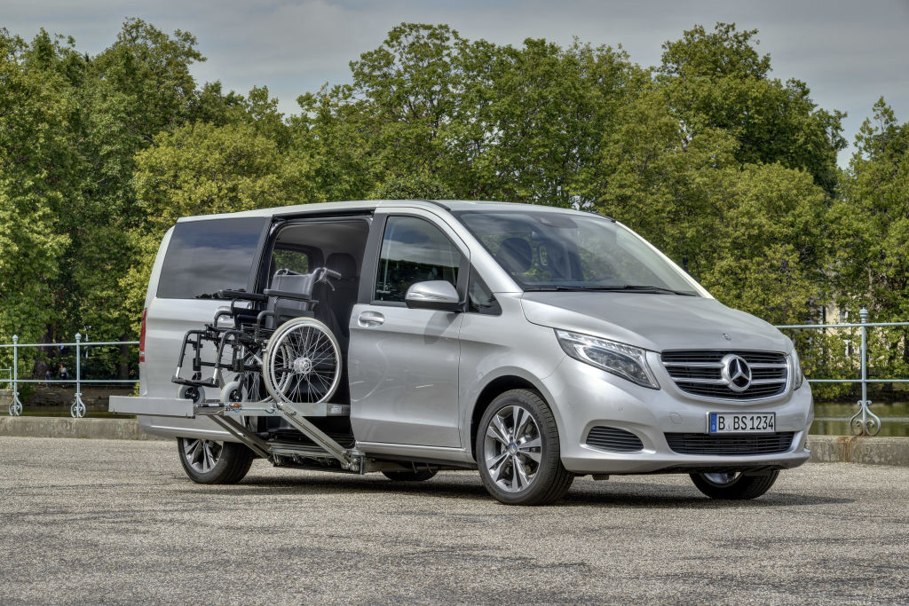 Mercedes-Benz mit Fahrhilfen ab Werk auf der REHACARE 2016