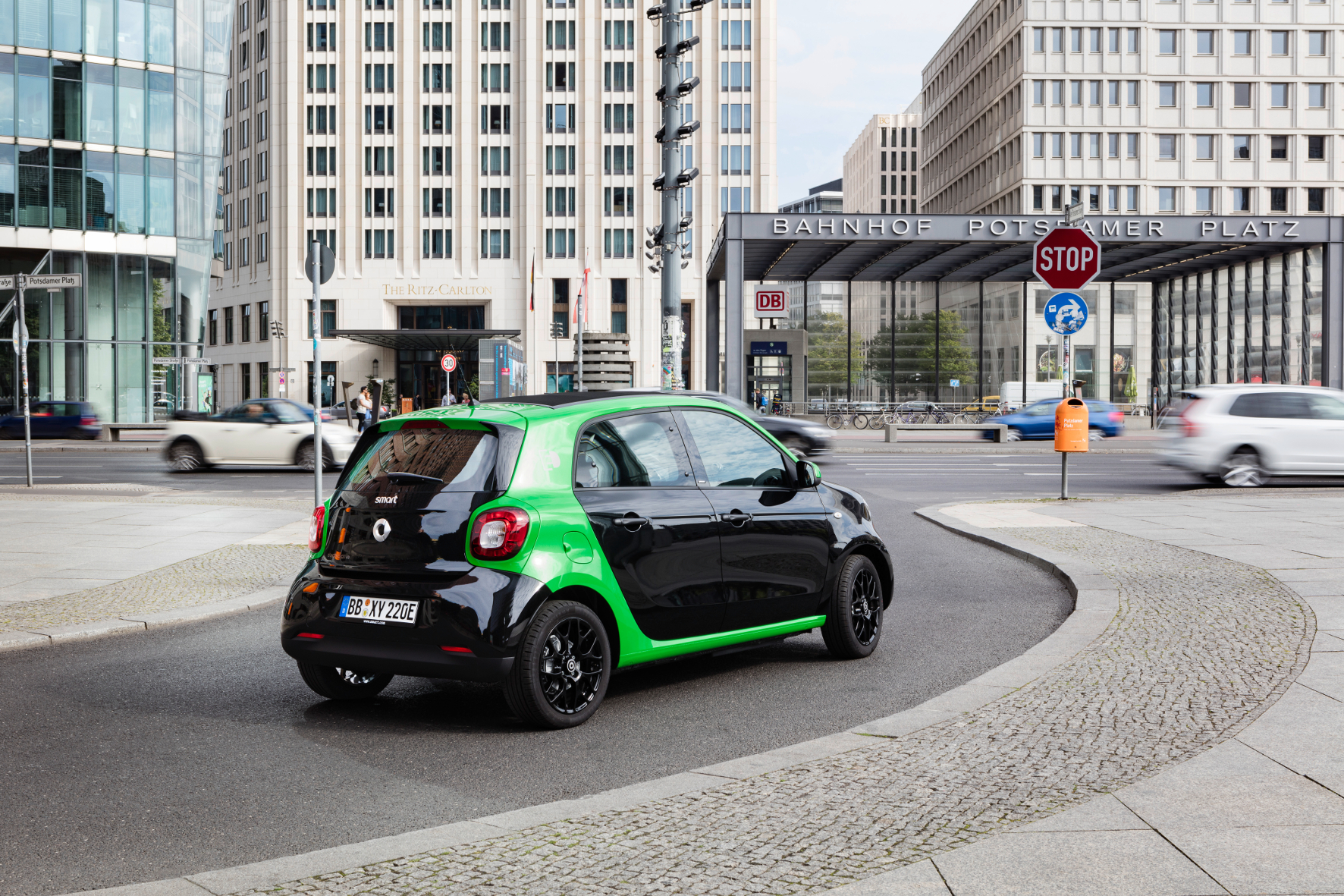 Das grüne Herz schlägt bei dem elektrischen City-Flitzer im Heck und leistet 81 PS. Die Reichweite beträgt laut Hersteller rund 160 Kilometer.