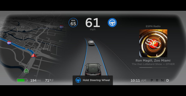 Die Autopilot-Funktionen hat Tesla erweitert und außerdem eine neue Sicherung integriert, die das System deaktiviert, wenn der Fahrer Sicherheitshinweise nicht beachtet.