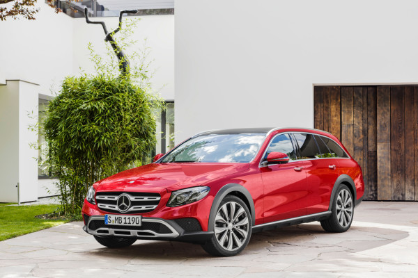 Ein T-Modell auch fürs leichte Gelände: die Mercedes-Benz E-Klasse All-Terrain mit serienmäßiger Luftfederung und Allradantrieb.