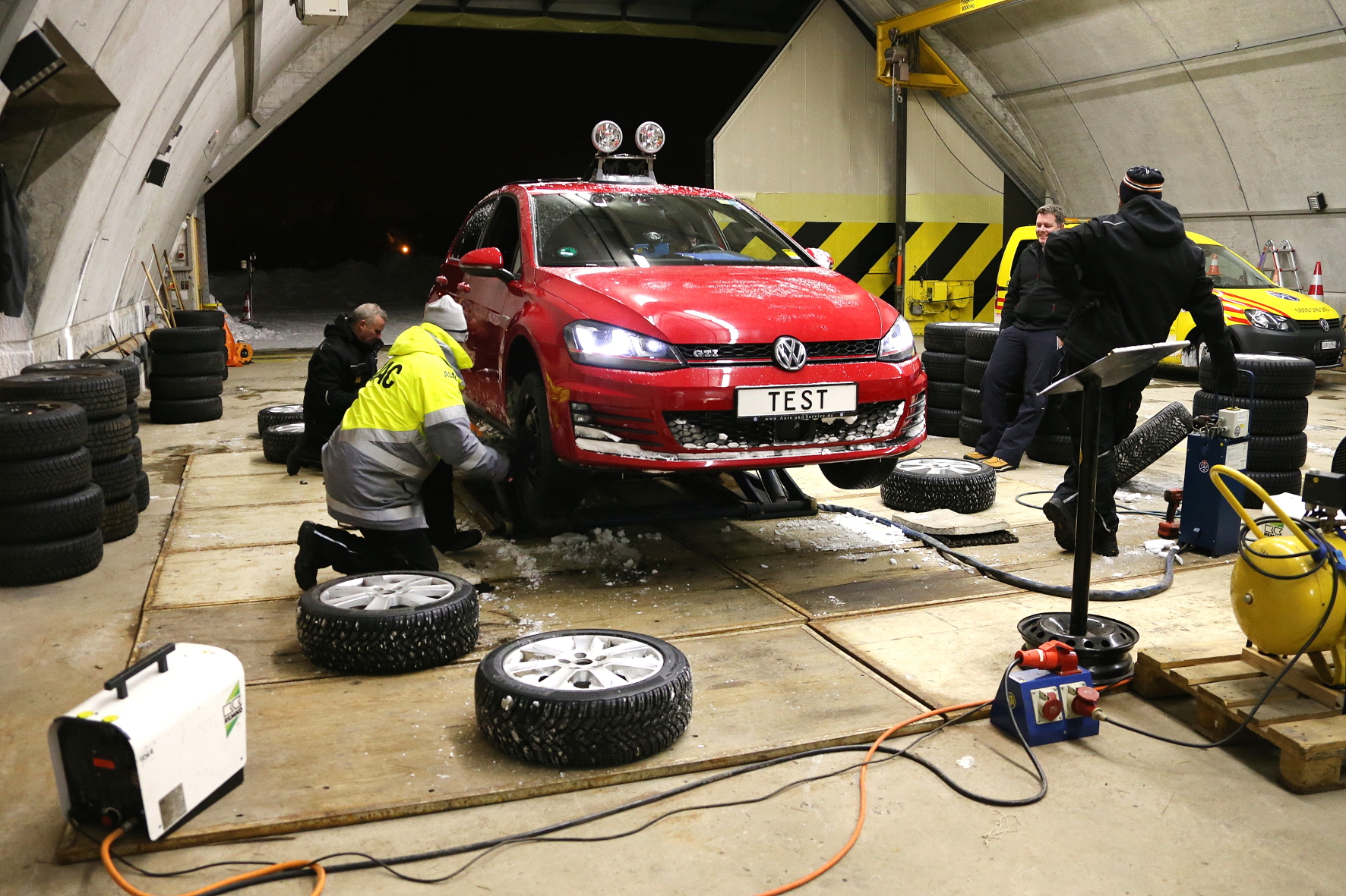 Ganzjahresreifen oder ein Spezialist für den Winter? Die Alleskönner offenbaren beim aktuellen Test des ADAC deutliche Schwächen.