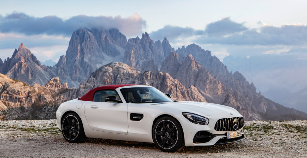 Was für ein Ausblick: Der Mercedes-AMG Roadster GT fühlt sich auch in der Rolle des Naturburschen pudelwohl.