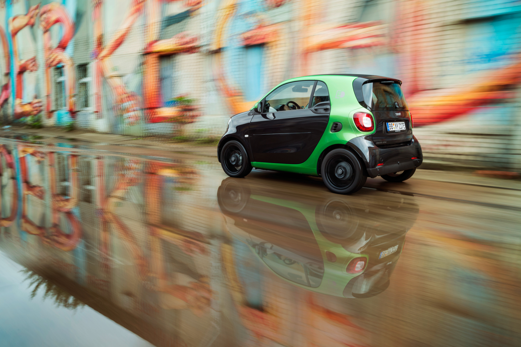Weltpremiere des Smart Electric Drive ist auf dem Pariser Motor Salon. Die Markteinführung startet in den USA im Dezember 2016, in Europa Anfang 2017.