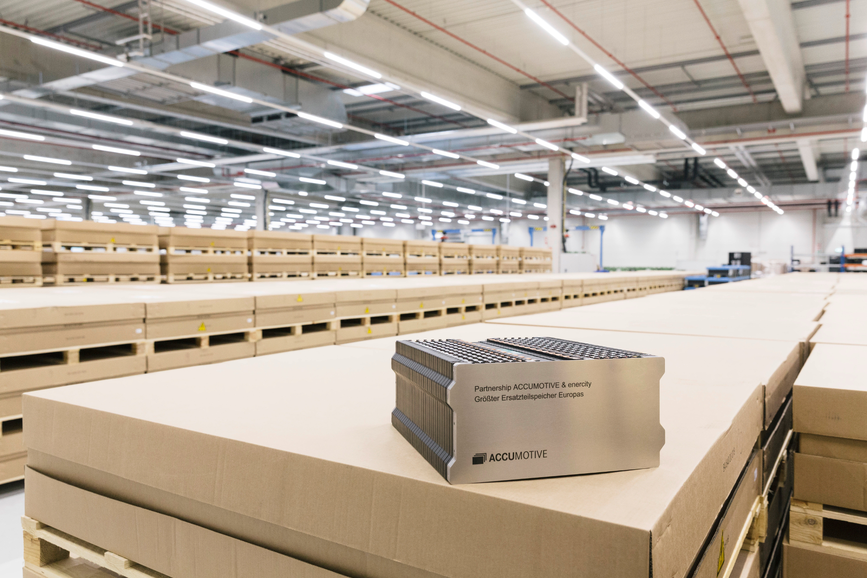 Zweites Leben als Energiespeicher im Großverbund: Gebrauchte Akkus von Elektro-Smarts stabilisieren jetzt das Stromnetz in Deutschland.