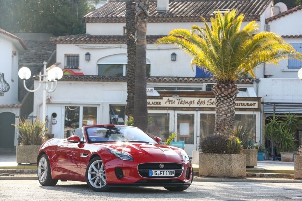 Jaguar F-Type P300 Cabriolet.