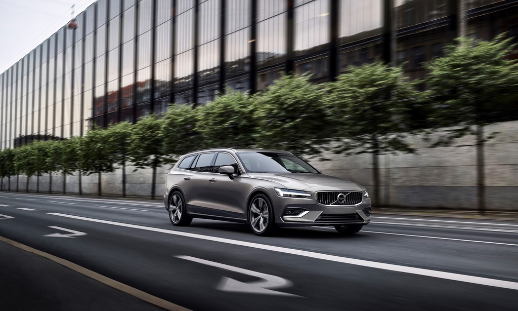 Volvo V60.