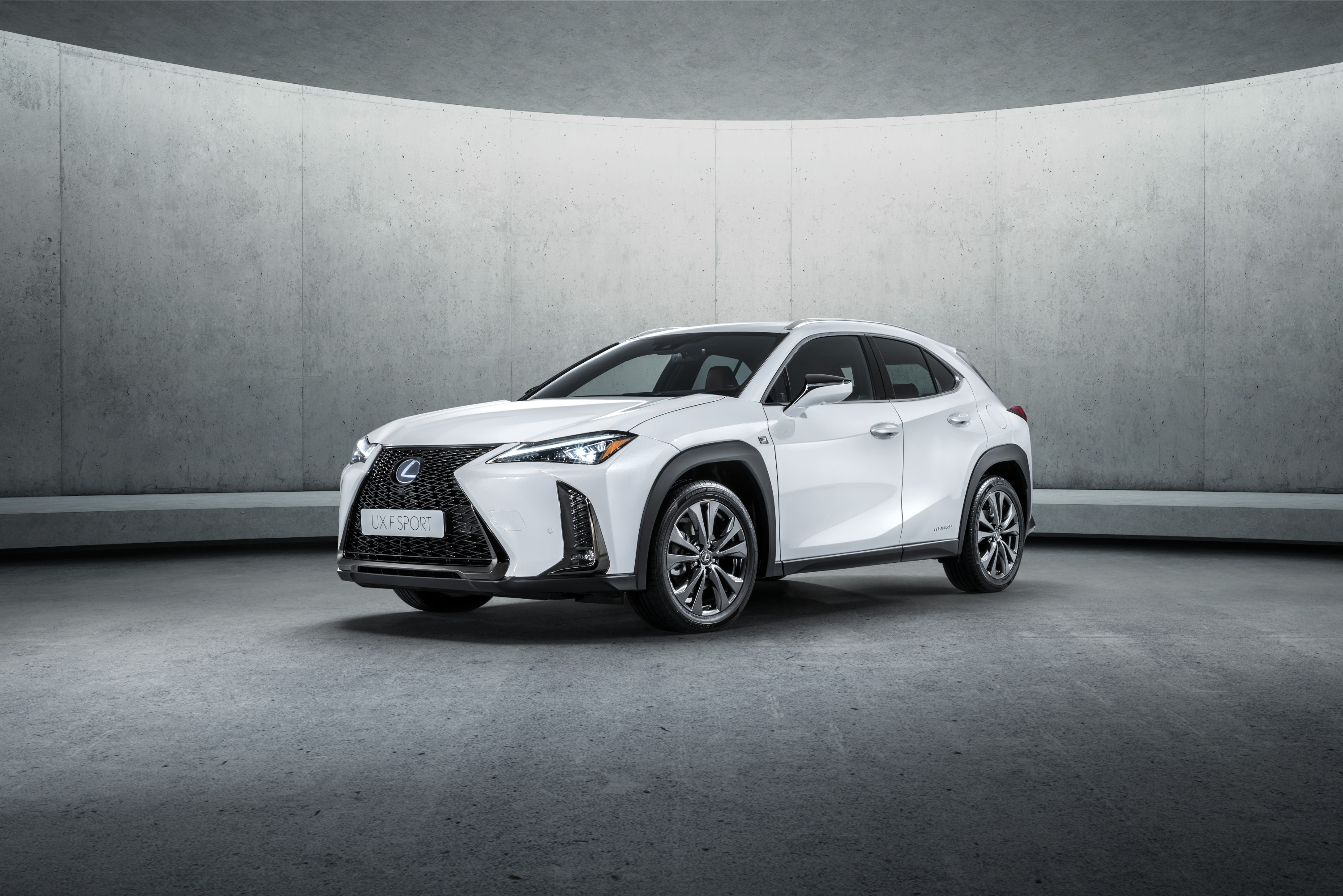 Ein weiteres Crossover-Genre will Lexus selbstbewusst mit seinem neuen SUV-Coupé UX eröffnen, das auf dem Genfer Autosalon Weltpremiere feiert.