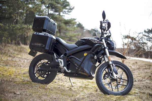 Die Zero DSR Black Forest ist speziell für Fahrer ausgelegt, die auch mit einem Elektro-Motorrad längere Touren fahren möchten.