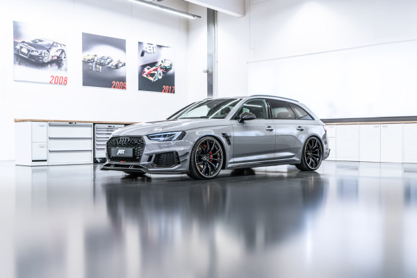Weltpremiere in Genf: der ABT RS4-R.