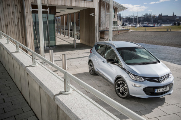 Opel-Ampera-e.