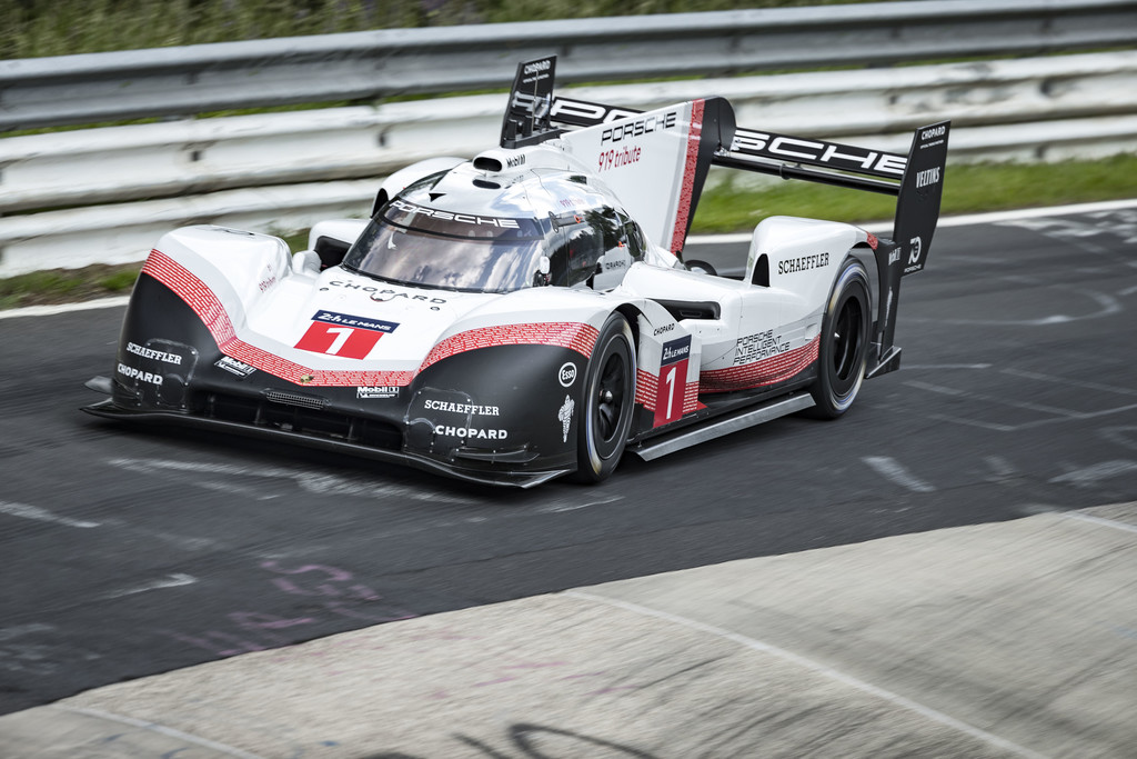 Porsche 919 Hybrid Evo auf Rekordfahrt am Nürburgring.