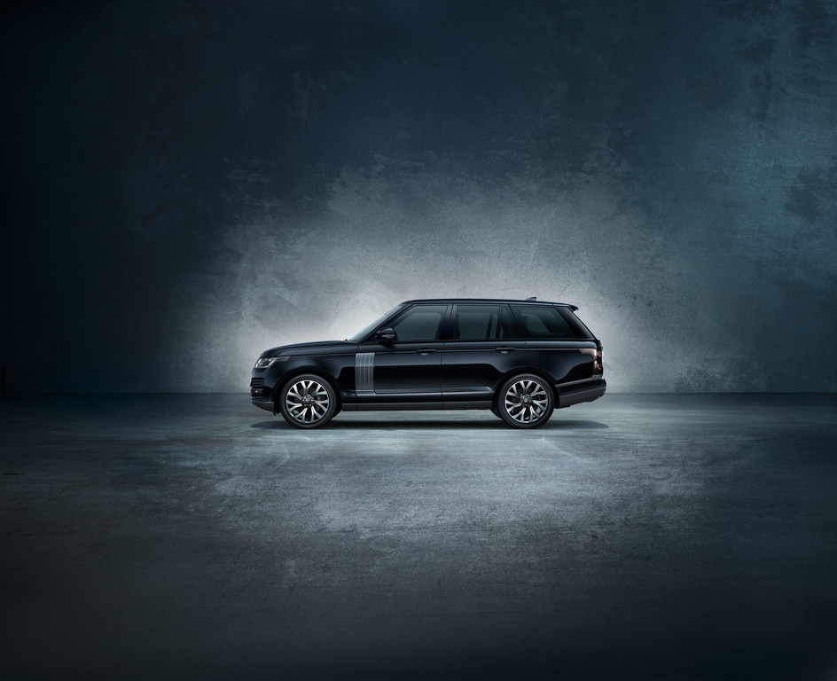 Range Rover Sport Shadow Edition.
