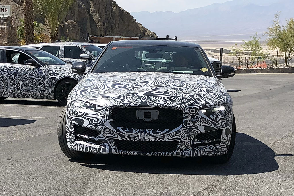 Jaguar XE.