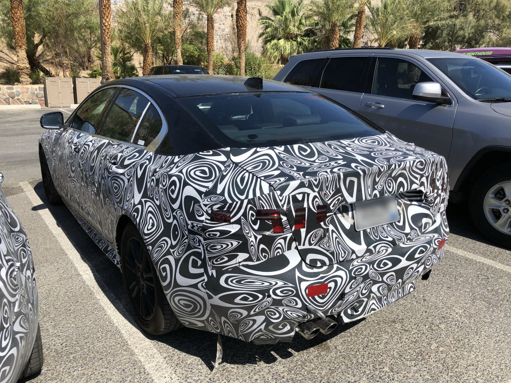 Jaguar XE.