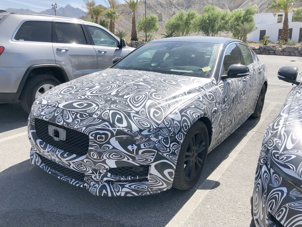 Jaguar XE.