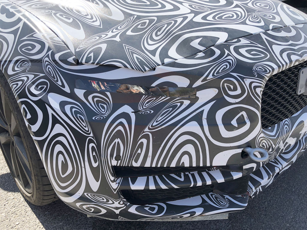 Jaguar XE.