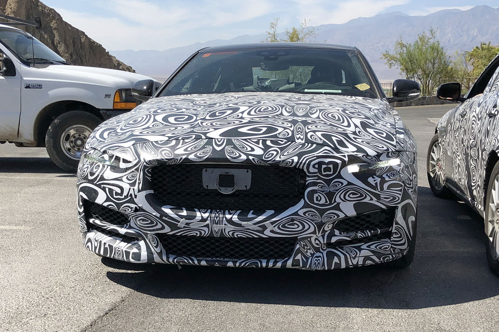 Jaguar XE.
