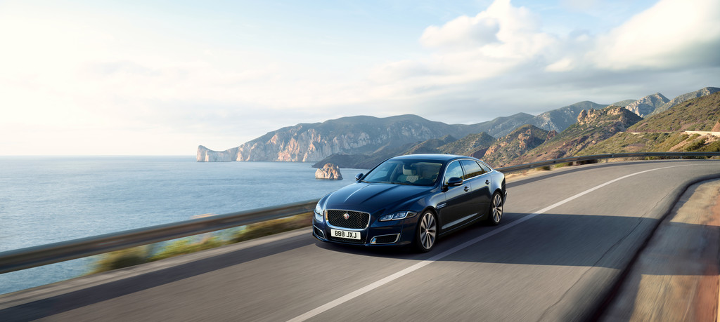 Jaguar XJ50.